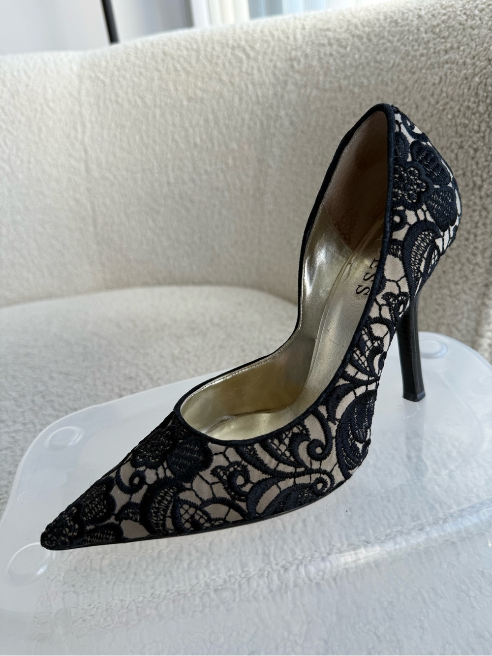 GUESS Black Lace Pointed Stiletto Heel-Size 7.5
